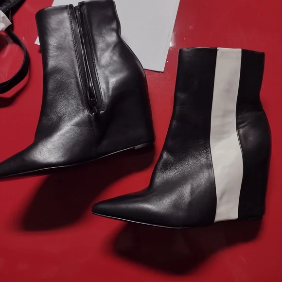 Calvin Klein black white booties sz 9 zipper wedge - Picture 3 of 9